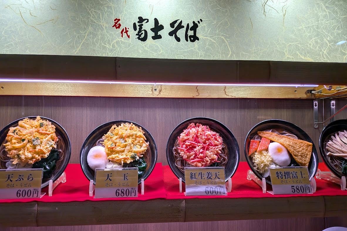 「1072キロカロリー」のもりそばって？