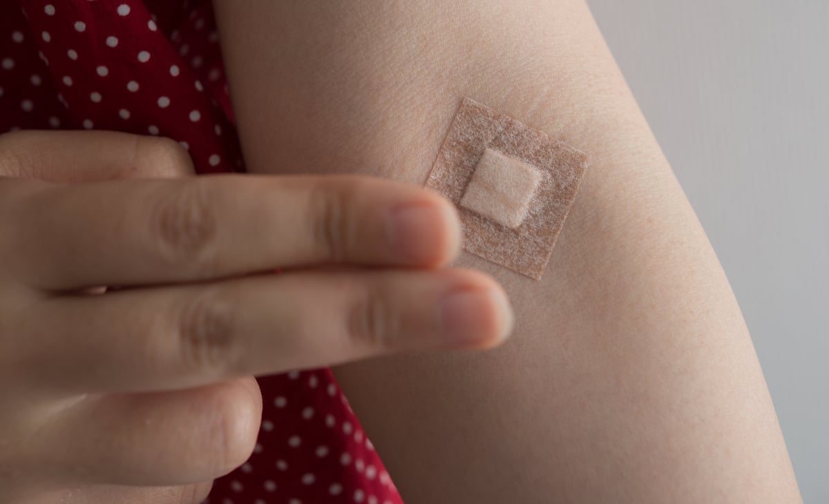 採血のテープはいつまで押さえる？（画像はイメージ）