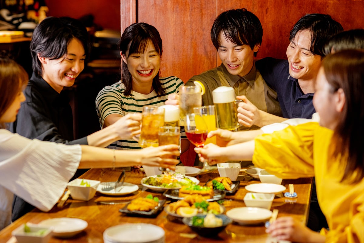 成人の日に20歳の人が19歳の同級生に酒を飲ませたらどうなる？（画像はイメージ）