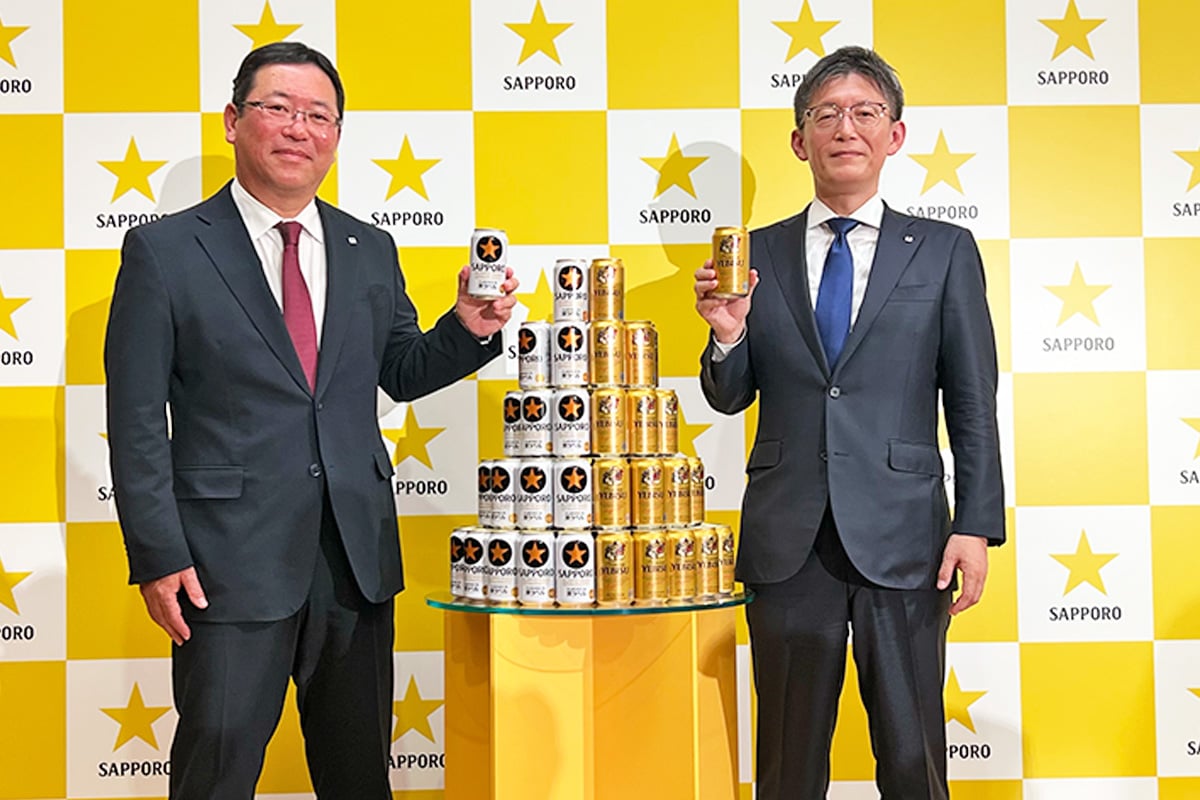 サッポロビール取締役執行役員の真田久仁彦さん（左）と同上席執行役員 マーケティング本部長の坂下聡一さん（右）
