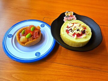 「いなりちらし」(左)と「春色ひなロール」