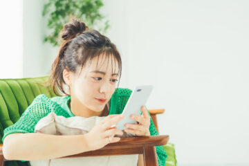 スマホ老眼を防ぐには？（画像はイメージ）
