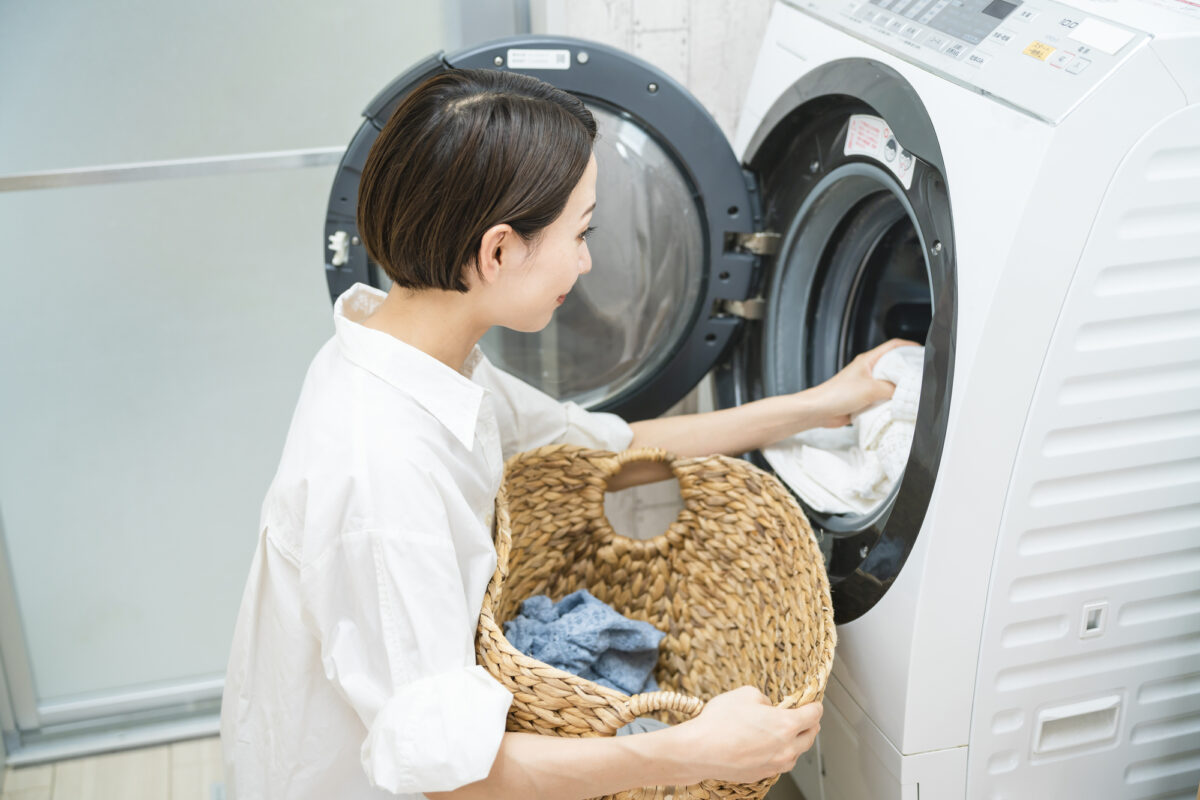 嫌な生乾きも防げる！ 「洗濯物」を早く乾かすコツとは