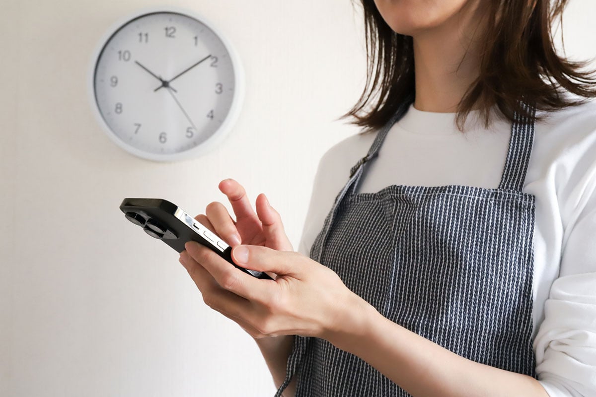 「保護者のグループLINE」の二面性とは？