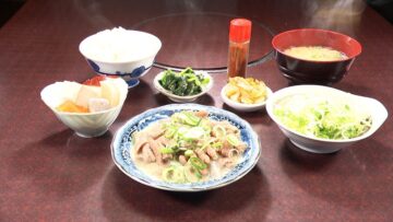 3月17日放送の「ヒューマングルメンタリー　オモウマい店」に登場する「ホルモン煮込み定食」（中京テレビ提供）