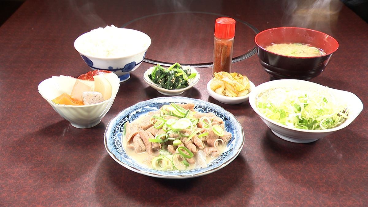 3月17日放送の「ヒューマングルメンタリー　オモウマい店」に登場する「ホルモン煮込み定食」（中京テレビ提供）