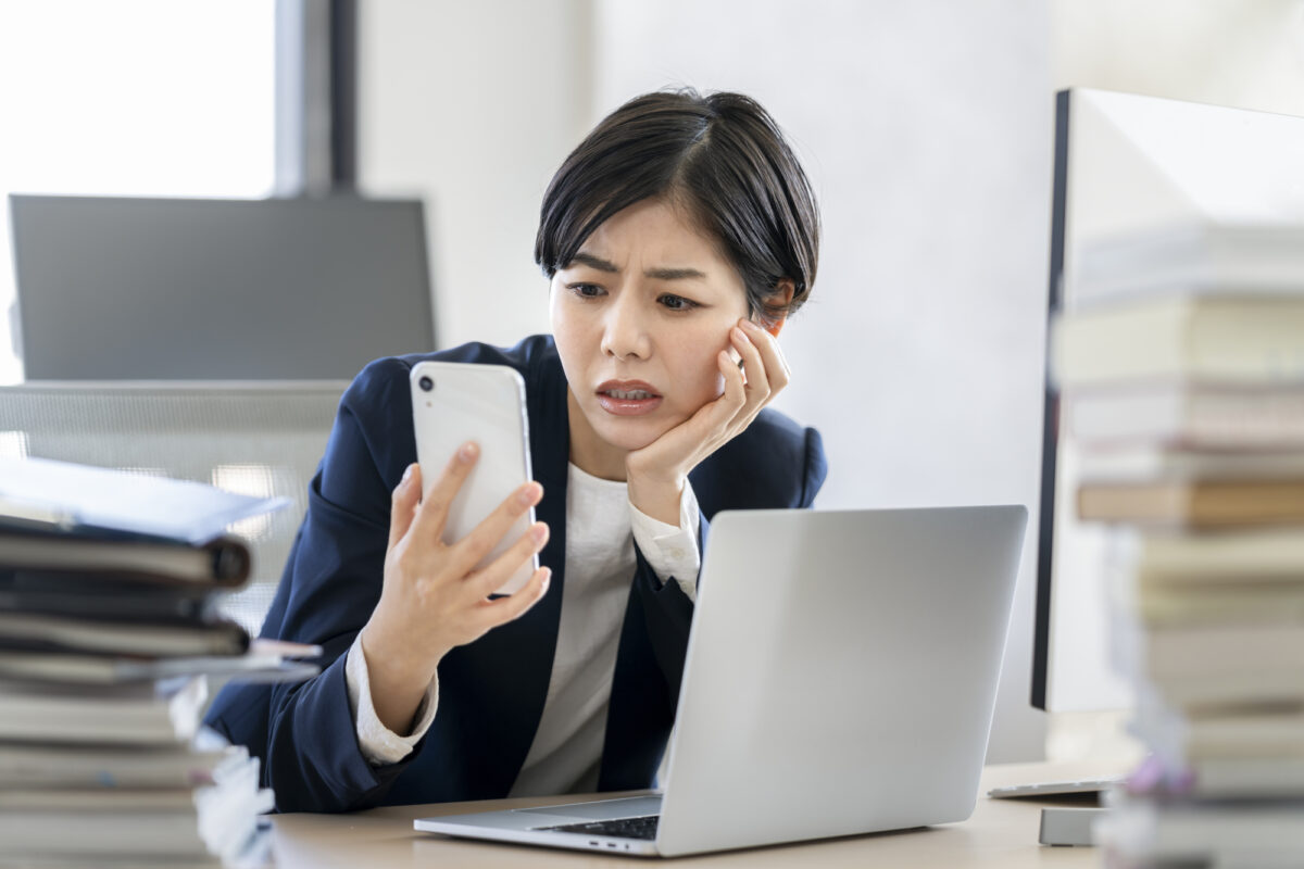 スマホの動きが遅いときの対処法は？（画像はイメージ）