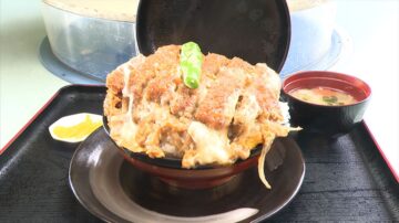 6月9日放送の「ヒューマングルメンタリー オモウマい店」に登場する「かつ丼」(中京テレビ提供)