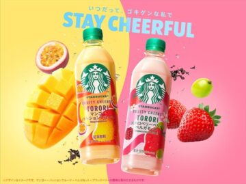 「スターバックス FRUITY CHEERS TORORI」のストロベリーベリーベルガモット(右)とマンゴーパッションフルーツ