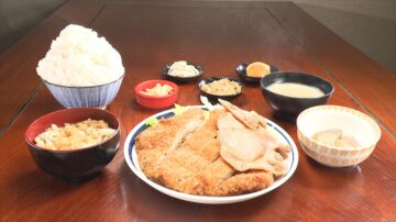 6月23日放送の「ヒューマングルメンタリー オモウマい店」に登場する「チキンカツ&しょうが焼き定食」(中京テレビ提供)