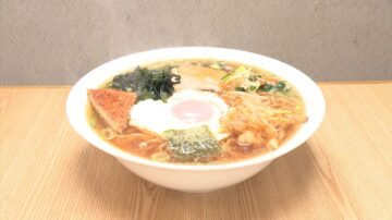 6月30日放送の「ヒューマングルメンタリー　オモウマい店」に登場する「特製ラーメン」（中京テレビ提供）