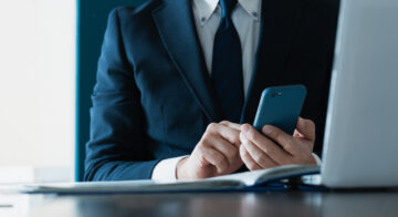 職場の内部資料をSNS上に投稿する人の心理とは?(画像はイメージ)