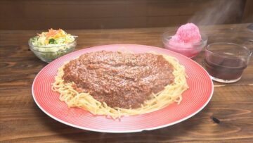 10月20日放送の「ヒューマングルメンタリー オモウマい店」に登場する「ノーマルミート(大盛)」(中京テレビ提供)