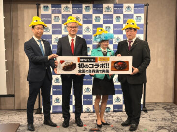 (左から)エターナルホスピタリティジャパン取締役・道下聡さん、エターナルホスピタリティグループ代表取締役社長CEO・大倉忠司さん、アパホテル代表取締役社長・元谷芙美子さん、アパホテル代表取締役専務の元谷拓さん